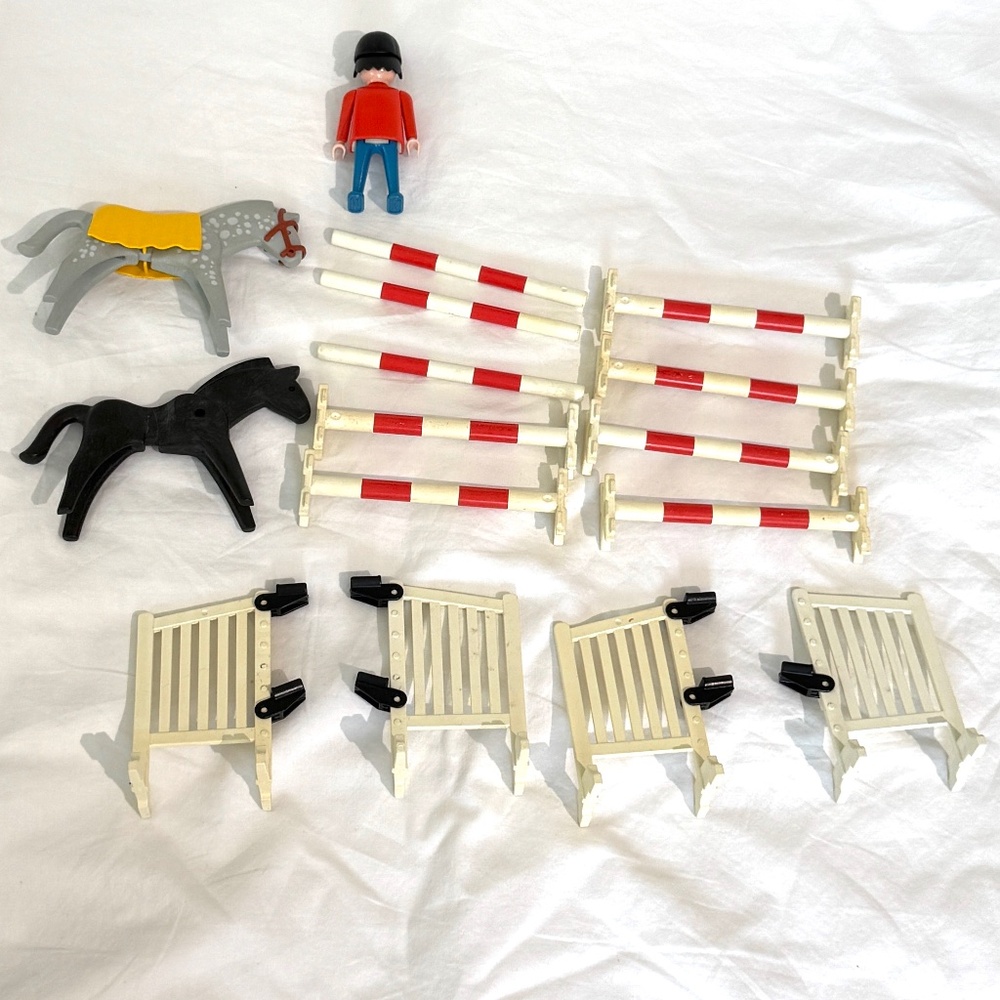 VNTG Playmobil Equestrian set with Horses and Jumps - Picture 5 of 8